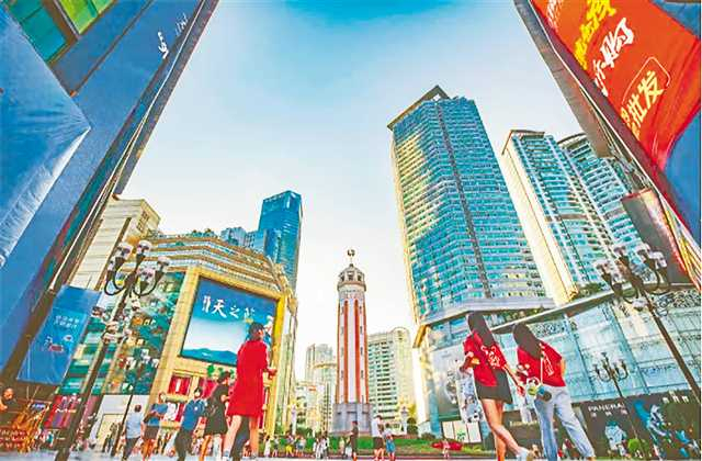 汇集众多国际知名品牌的解放碑商圈。（渝中区委宣传部供图）