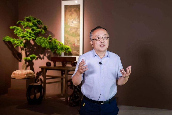 　　故宫博物院研究馆员，器物部副主任丁孟