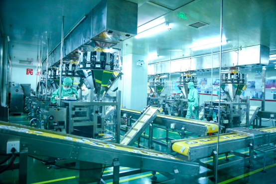 　　配图：10万级的无菌车间，每一粒枸杞达到药品标准