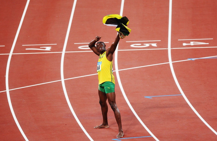 博尔特一次次地将他具有标志性意义的闪电手势留在了赛场。图片为资料图，图片来源：新华社