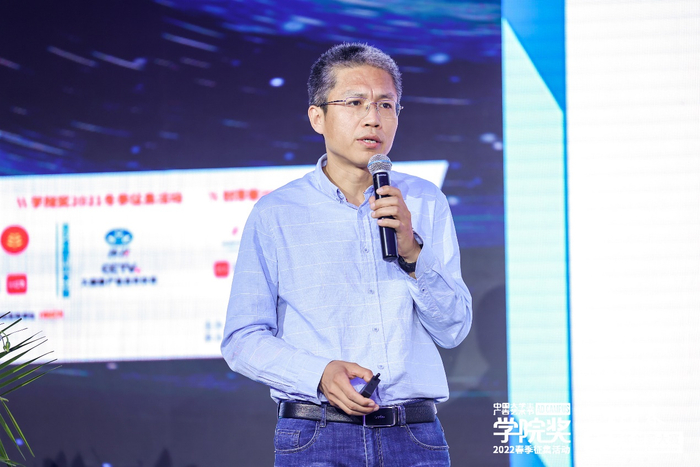 　　图5：石家庄以岭药业股份有限公司连花联合市场部品牌媒介总监赵中其先生发表主题演讲