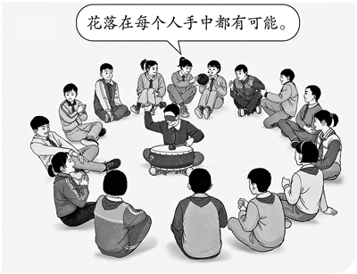 选自五年级数学上册，图为在传统的击鼓传花游戏活动中让学生体会随机现象&nbsp;