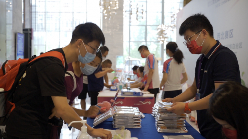 　　报到现场免费提供卡西欧fx-991CN X计算器