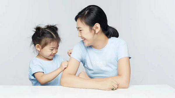 　　图 | 任璐和女儿念念