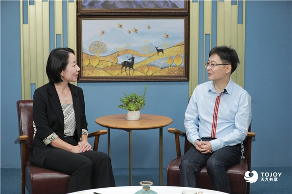 　　超级嘉宾对话：《探秘“黑科技”，解锁智能人居新生活》