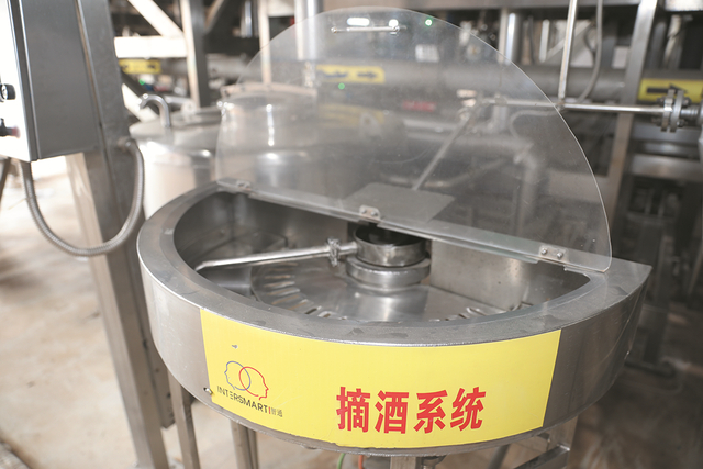 智能摘酒系统。  企业供图