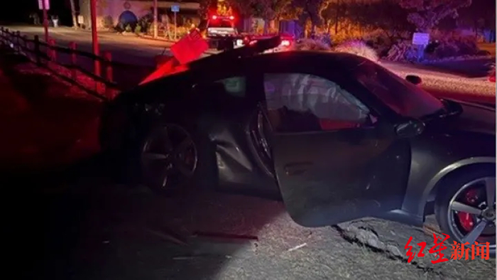 ↑保罗·佩洛西驾驶的车辆因撞车严重受损