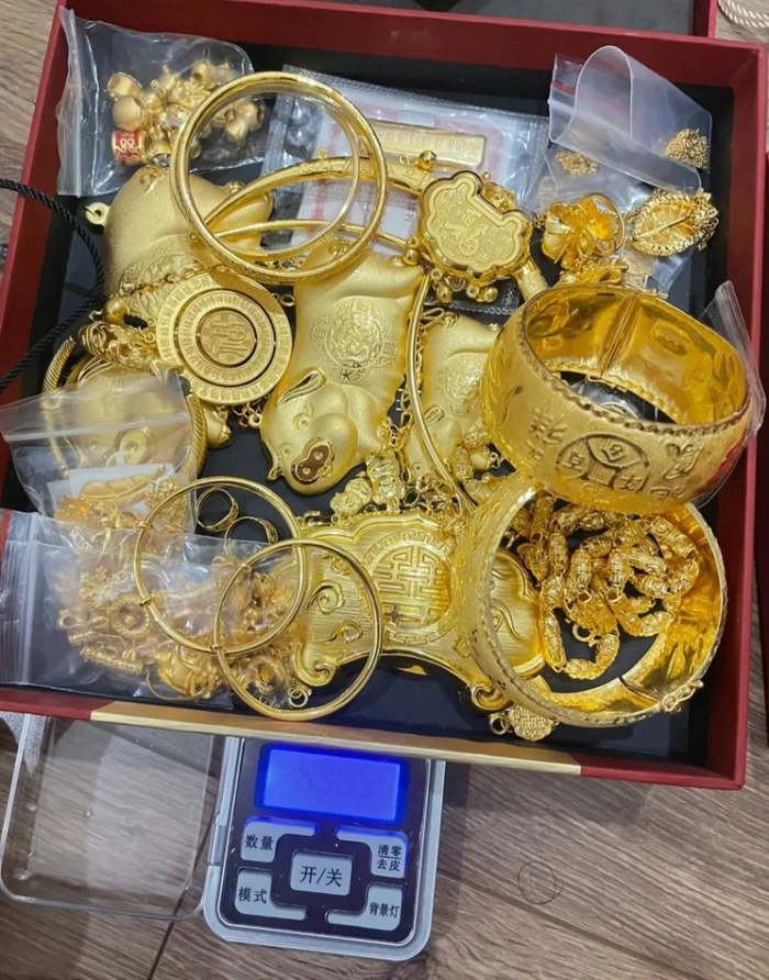 ▲&nbsp;小熊为女儿攒下的黄金。图 / 受访者提供