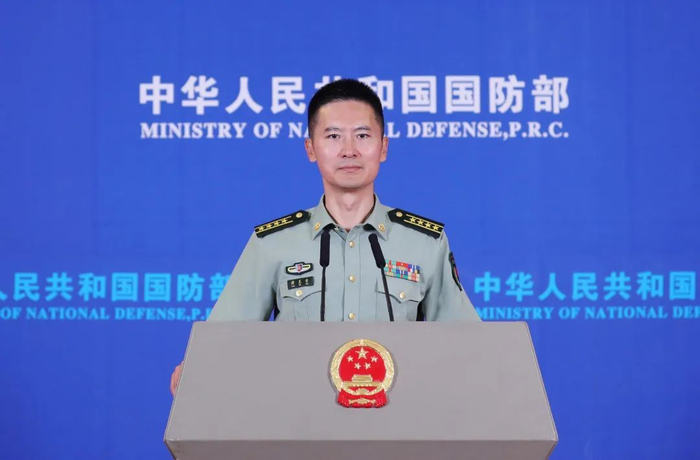 8月25日下午，国防部举行例行记者会，国防部新闻局副局长、国防部新闻发言人谭克非大校答记者问。李晓伟 摄 