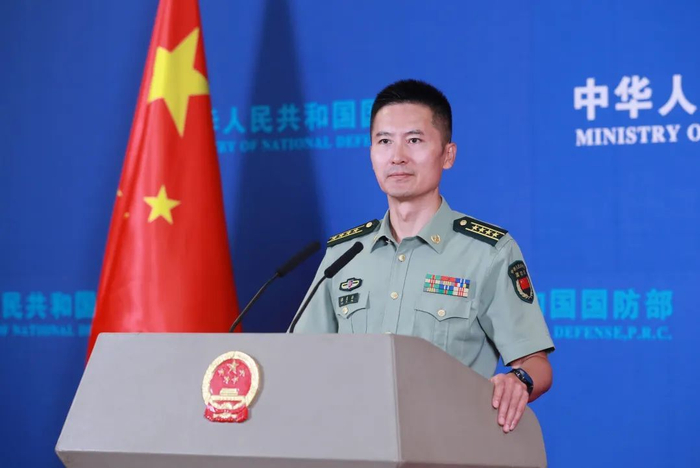 8月25日下午，国防部举行例行记者会，国防部新闻局副局长、国防部新闻发言人谭克非大校答记者问。李晓伟 摄 