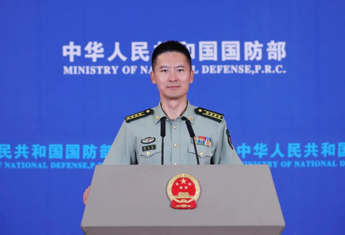 8月25日下午，国防部举行例行记者会，国防部新闻局副局长、国防部新闻发言人谭克非大校答记者问。李晓伟 摄 