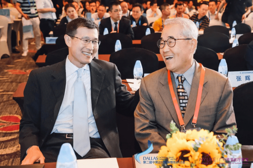 　　参会嘉宾Dean M.Toriumi,PARK,李战强