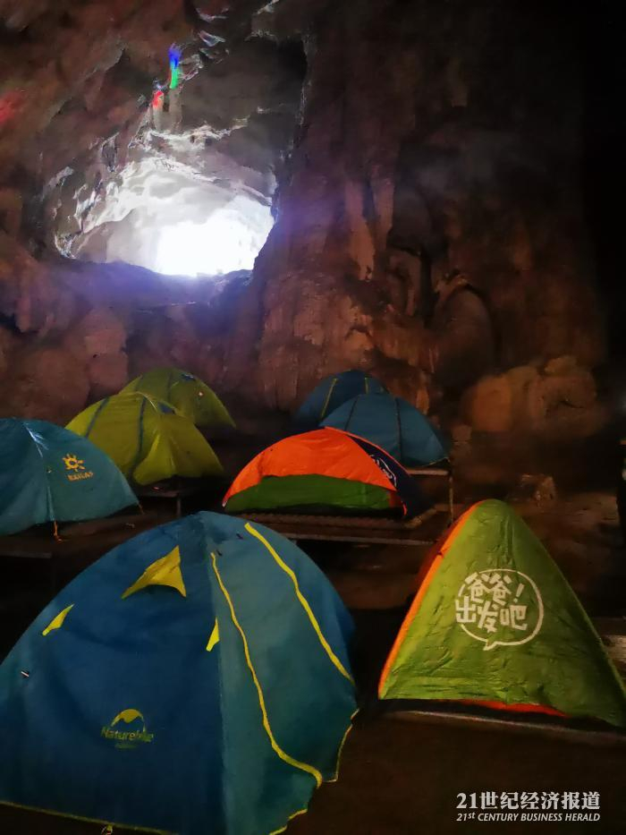 洞穴露营成为山地旅游新体验 文静/摄