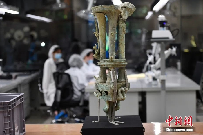 图为铜顶坛人像局部。中新社记者 张浪 摄 