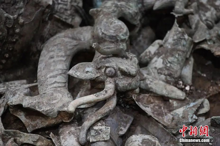 图为8号祭祀坑发现的青铜人头像。张浪 摄 