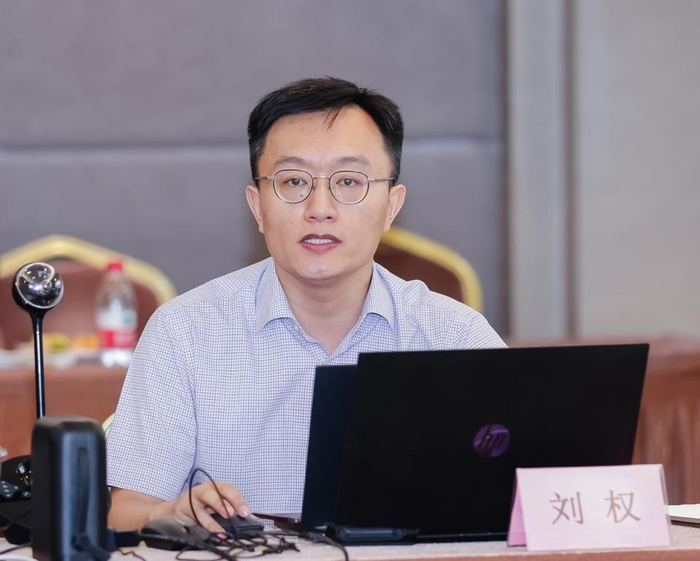 　　中央财经大学法学院副教授刘权