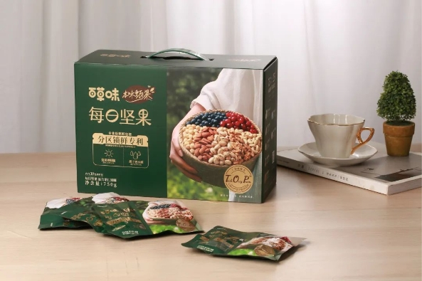 　　百草味“本味甄果”系列每日坚果