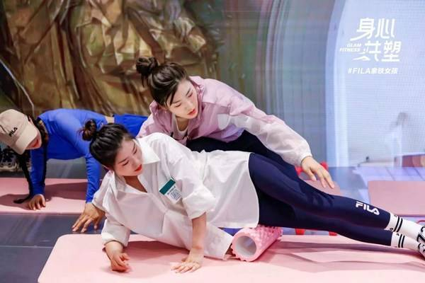 　　冬奥冠军徐梦桃参加 FILA Glam Fitness 拿铁女孩北京活动现场