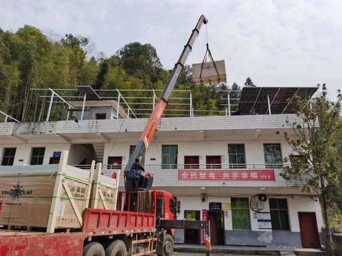 　　永兴县七甲乡龙头村光伏发电项目施工现场