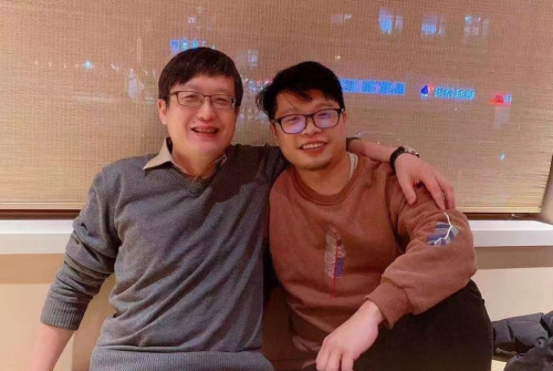 　　图|与团队伙伴一起建设事业部发展