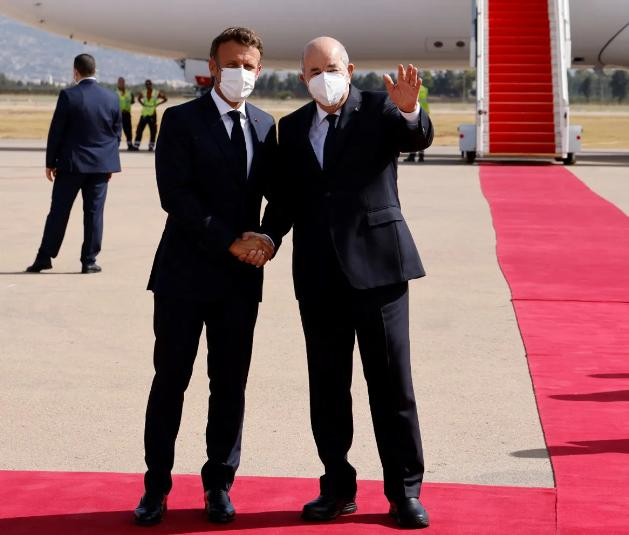 总统特本亲自到场迎接马克龙 图自法国新闻网站“Atalayar”