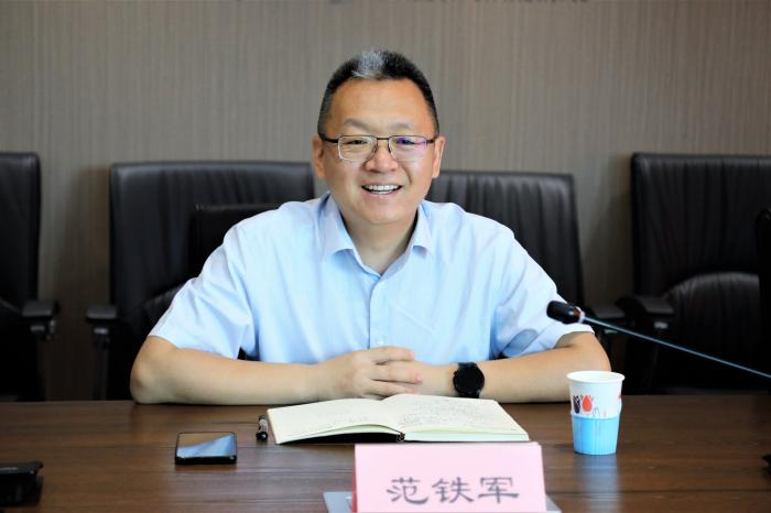 图：冶金工业规划研究院党委副书记、院长范铁军