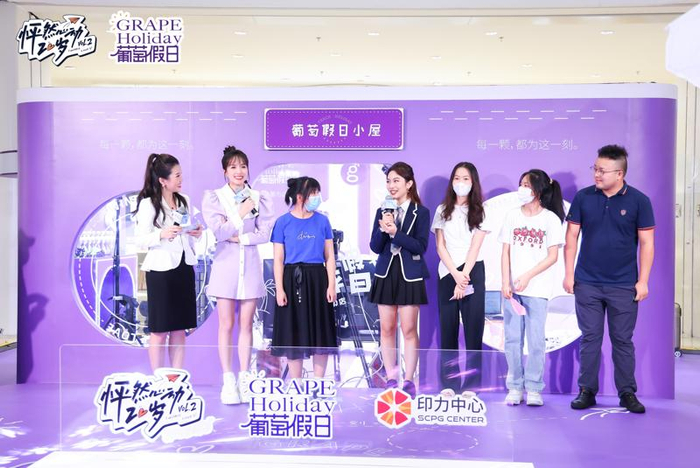 　　图/现场粉丝与苏晓彤、夏英歌进行互动