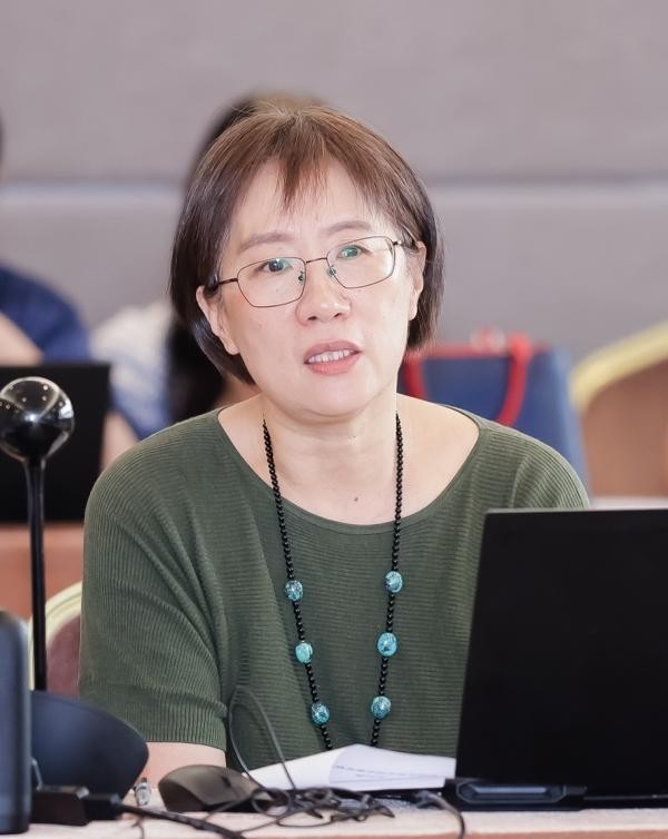 　　北京外国语大学法学院教授王文华