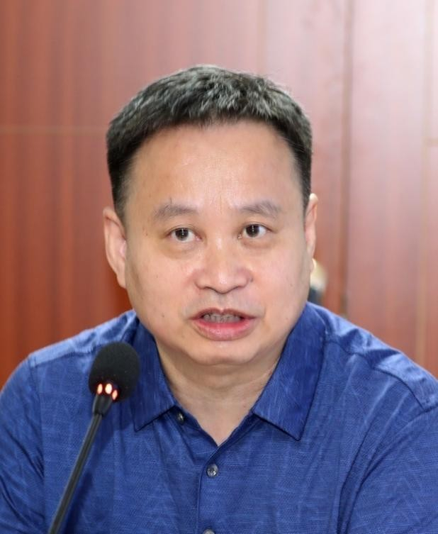 　　北京工商大学法学院教授、北京市法学会电子商务法治研究会会长吕来明