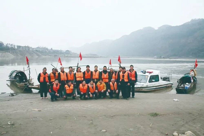 ▲为了找到白鲟，危起伟专门组建了找鱼队。危起伟 摄