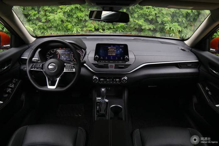 图为现款天籁内饰