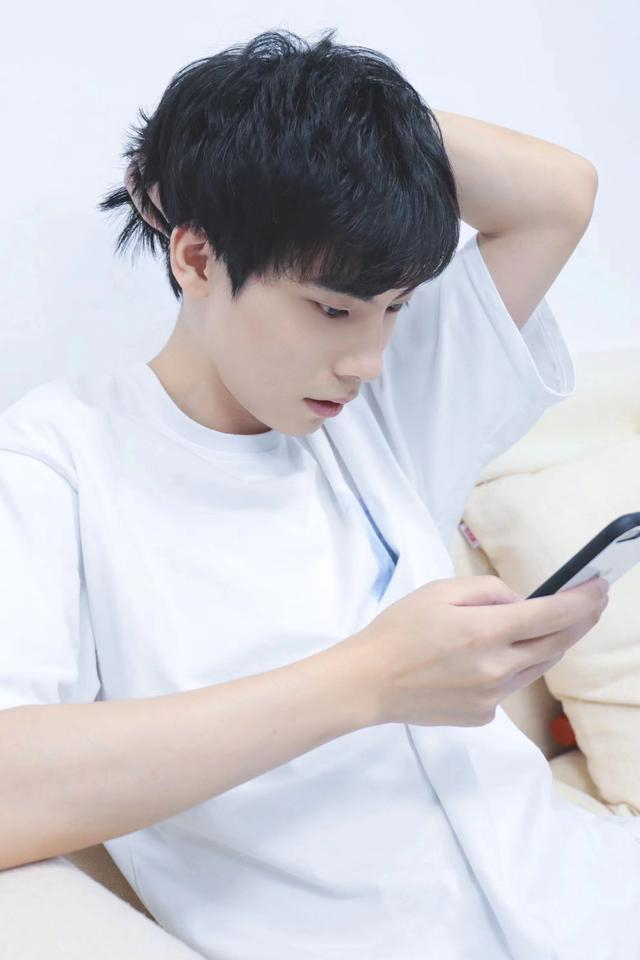 26岁的郭家毅亲历了电竞行业的变迁。  受访者供图