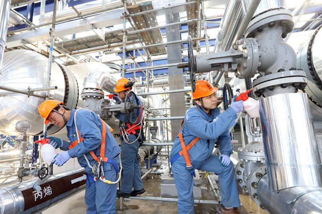 　　2022年2月25日，操作人员在CCUS项目现场气密。朱作清摄