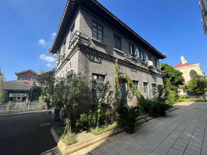 电影公社疑似编号为C11的建筑背面。 时代财经摄