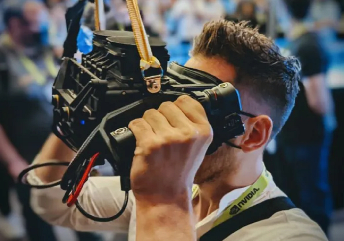 ▲Sam Sprigg“戴着”Starburst