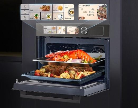 　　美的旗舰款新品R6搭载的全域双彩屏为行业首发