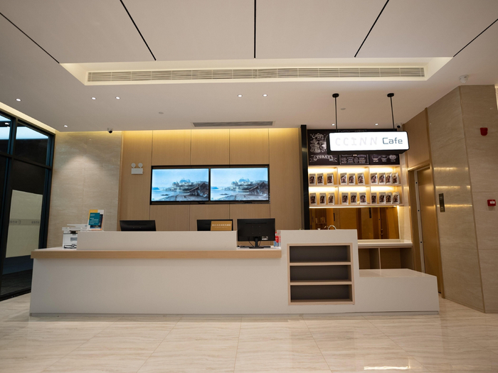 　　城市便捷酒店河池罗城成龙湖公园店大堂