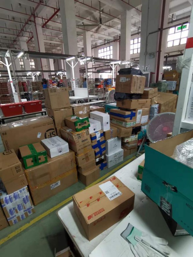 　图说：记者工位附近的环境。