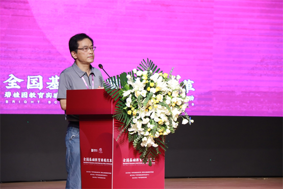 　　徐海元发表开幕致辞并对英语教师提出三点期望