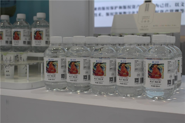 　　首版科技定制瓶装水