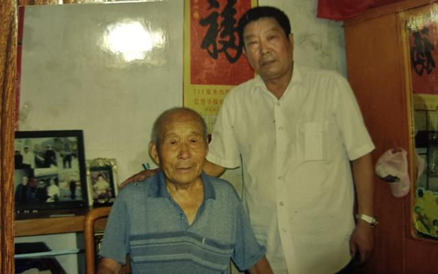 2016年韩建平和王在祯合影。受访者供图