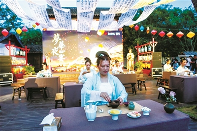     “梦华夜宴”活动上的点茶表演。 （吴宙洋 供图）