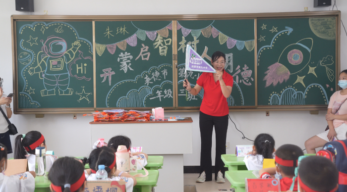 8月31日上午，英德市第九小学一年级三班正进行开学第一课