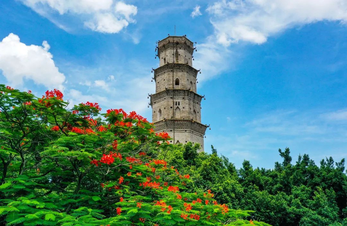 徐闻登云塔  郭龙碧 摄