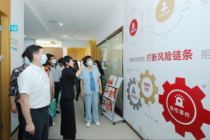 　　参会领导和嘉宾参观图片