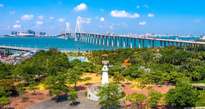 中澳花园与海湾大桥  罗锦屏 摄