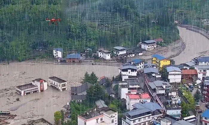 　　汶川泥石流现场侦察救援