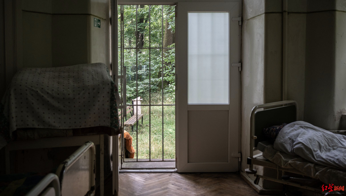 ↑利沃夫精神病院内部环境