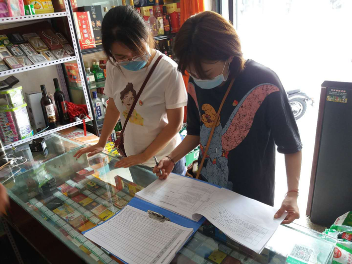 客户经理入户开展防疫政策宣讲和货源统筹