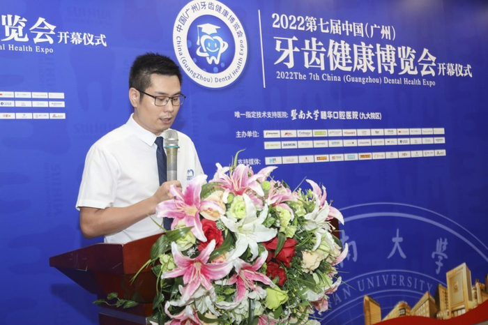 　　第七届牙博会组委会代表康国宝先生致辞